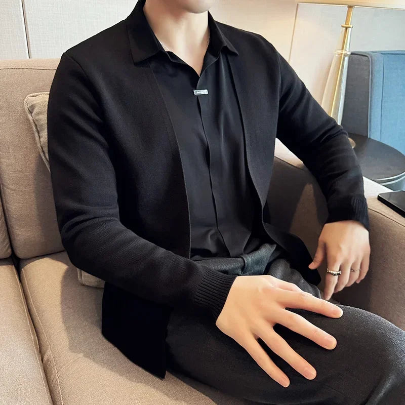 (KIT ÉLEGANCE SUPREME QUALITY A+) CAMISA JOHN KARLO PREMIUM COM EFEITO CARDIGAN E DESIGN DE SOBREPOSIÇÃO + RELÓGIO DE LUXO Á PROVA D'ÁGUA MARCA CURREN ORIGINAL